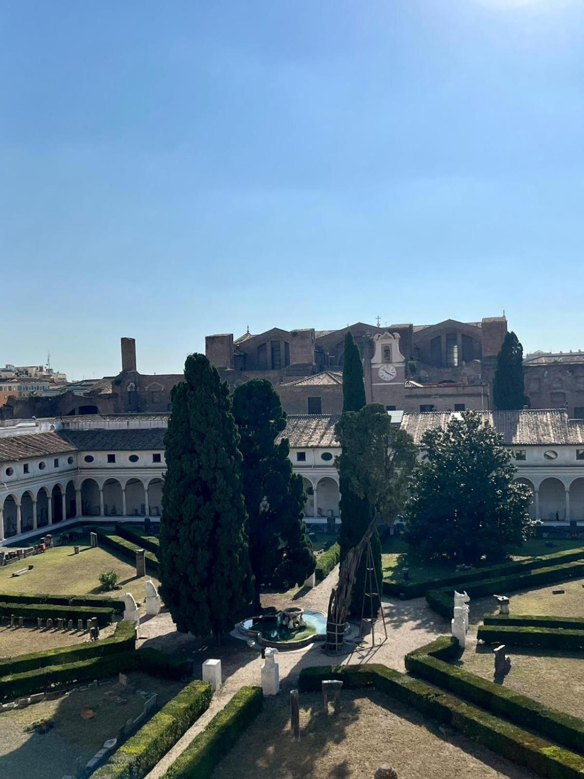 Camera X2 Con Magnifica Vista Sul Chiostro Di Michelangelo E Le Terme Di Diocleziano ローマ エクステリア 写真