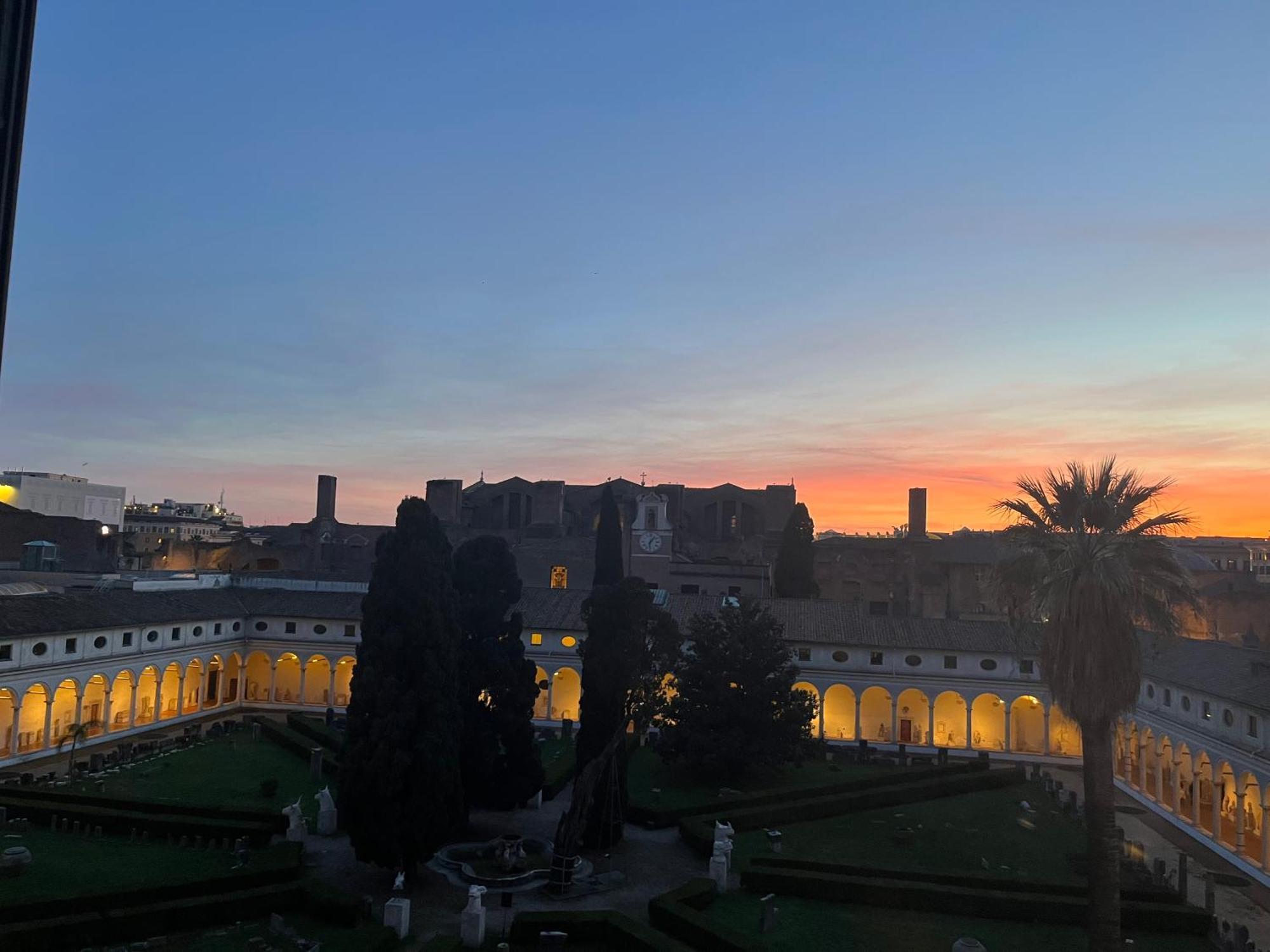 Camera X2 Con Magnifica Vista Sul Chiostro Di Michelangelo E Le Terme Di Diocleziano ローマ エクステリア 写真